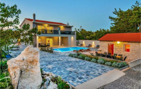 Awesome Home In Zadvarje